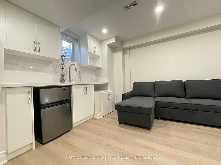 1227 McPhedran Point #2 — Photo 8