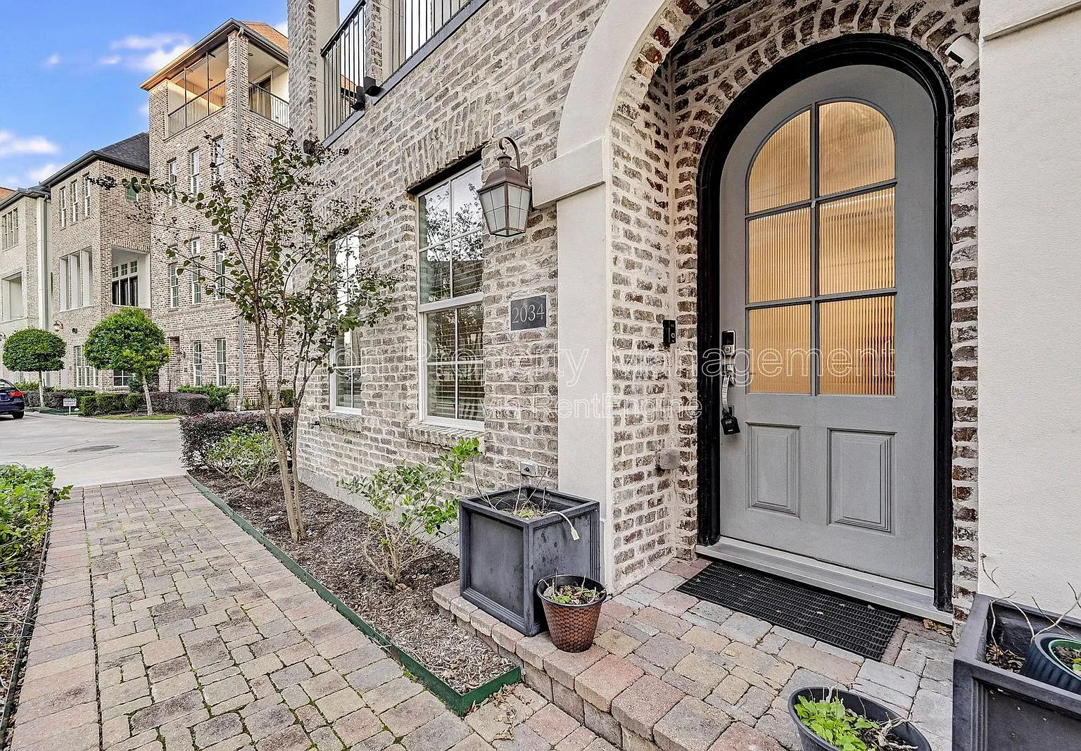 3 bed, 3.5 bath, 1926 sqft, $3,000 — Photo 4