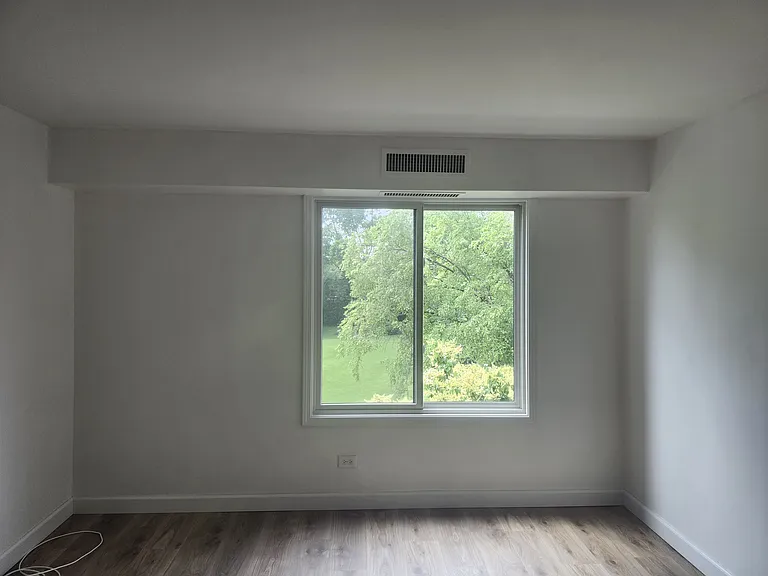 1415 E Central Rd — Photo 5