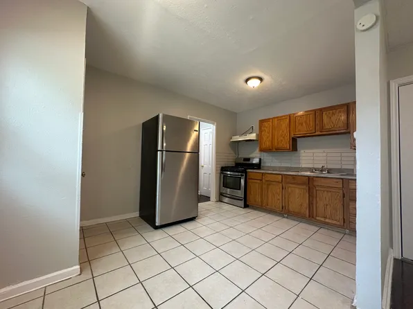 312 SE 13th St, Grand Prairie, TX 75051