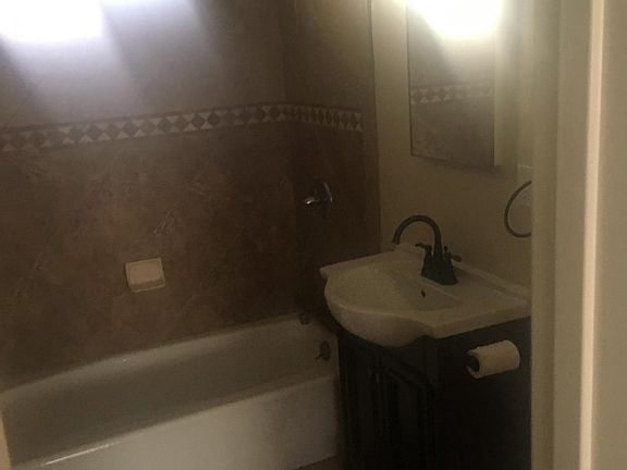 4th image of 210 E 10th St APT 2