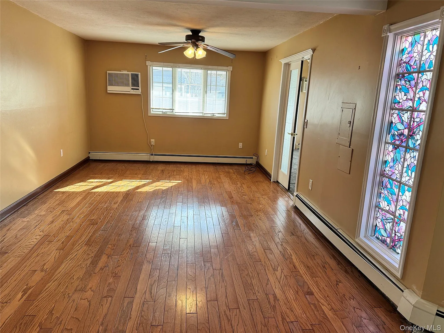 4 bed, 2.0 bath, 1379 sqft, $5,000 — Photo 3