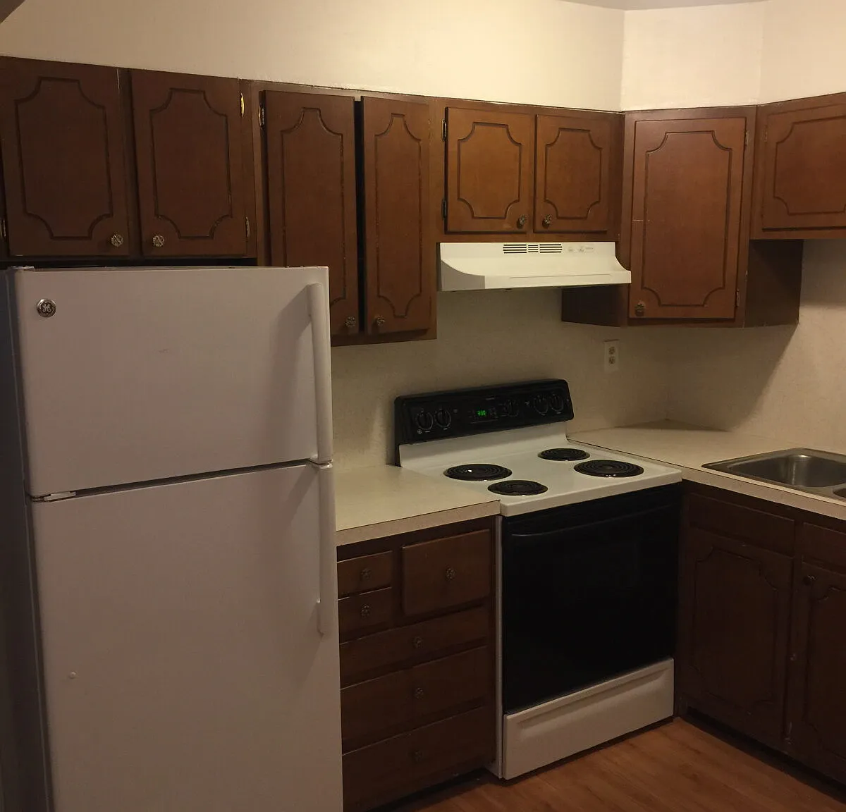 2 bed, 1.0 bath, 975 sqft, $995 — Photo 3