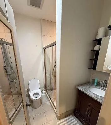 5 bed, 4.5 bath, 3000 sqft, $2,290 — Photo 1