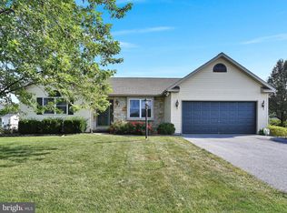 7 Township Line Dr, Fredericksburg, PA 17026