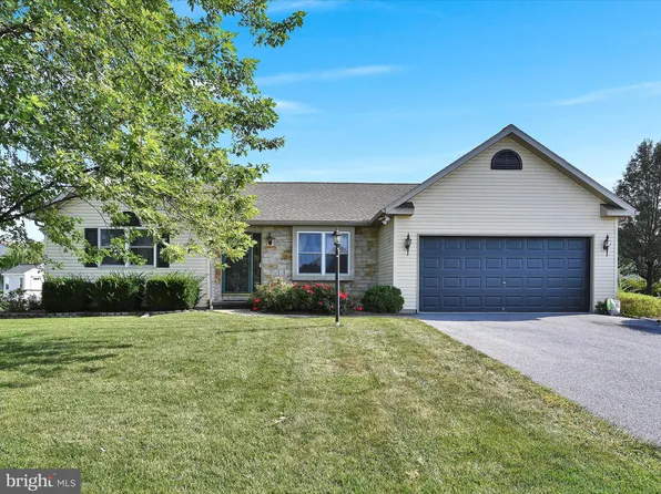 7 Township Line Dr, Fredericksburg, PA 17026