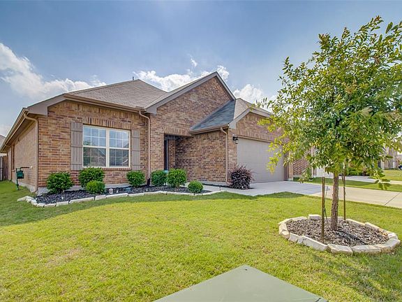 2nd image of 2704 Castle Creek Dr