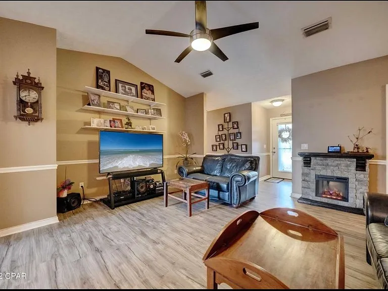 1619 Hope Cir — Photo 2