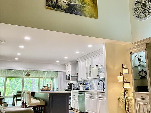 2nd image of 118 W Lake Dr N #205