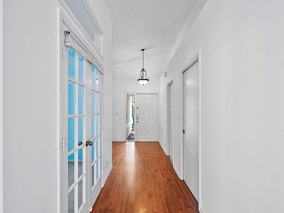 Home For Sale In Lawrence Grove