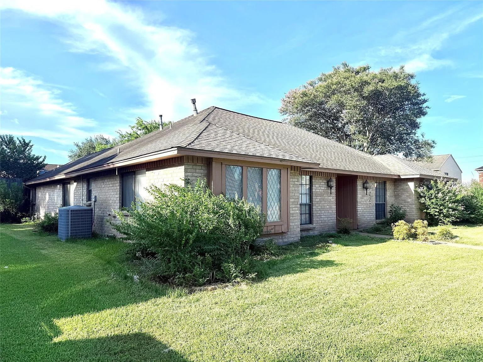 4 bed, 2.5 bath, 2362 sqft, $2,050 — Photo 3