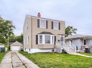 17948 Henry St, Lansing, IL 60438