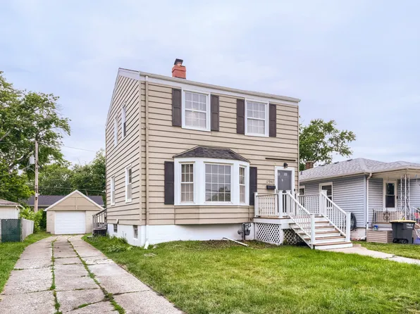 17948 Henry St, Lansing, IL 60438
