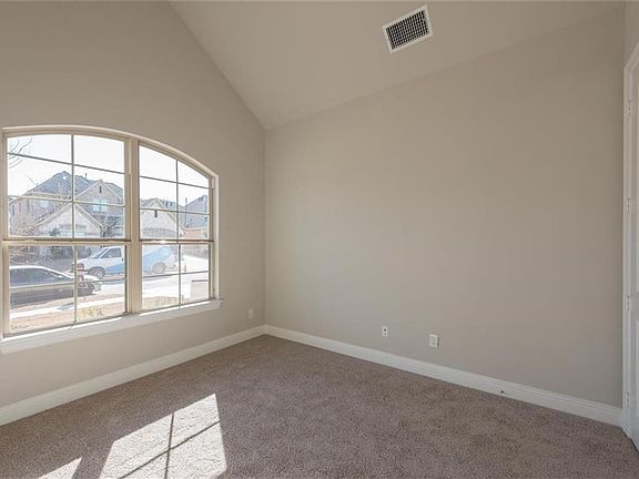 4th image of 3704 Walden Dr