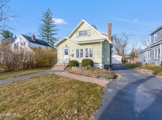 1105 S Country Club Dr, Niskayuna, NY 12309
