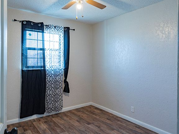 5th image of 1404 Oriole St