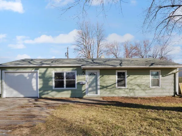 1302 Lindwood Dr, Carter Lake, IA 51510
