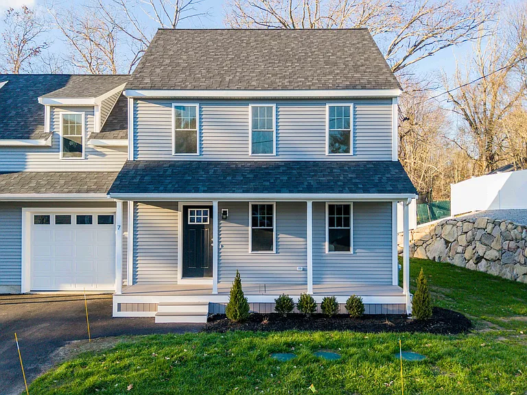7 Waterman Way — Photo 1