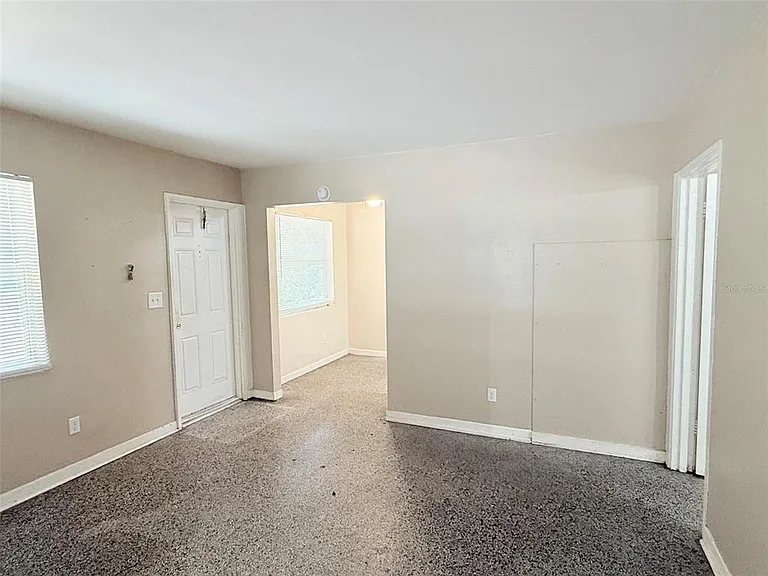 1304 Browning St — Photo 4