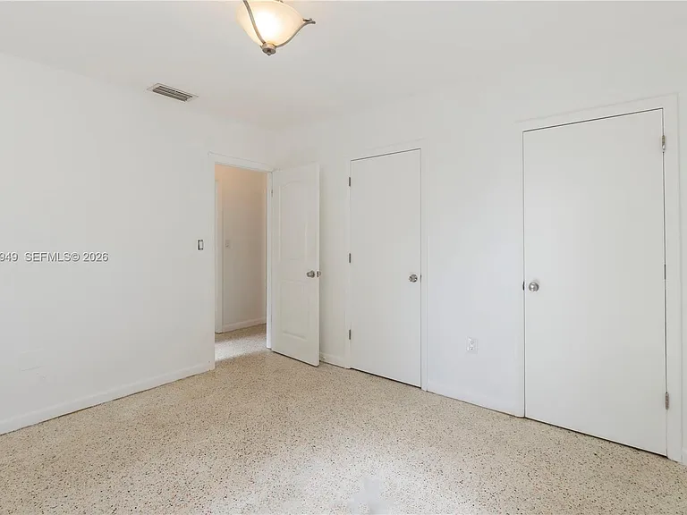565 NE 160th Ter — Photo 13