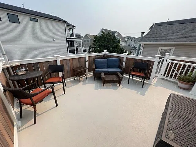 3 bed, $1,600 — Photo 2