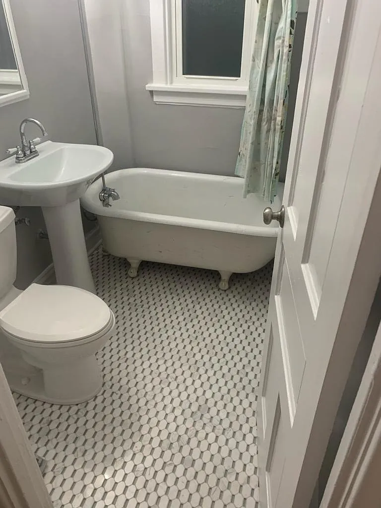 1136 W Wellington Ave — Photo 2