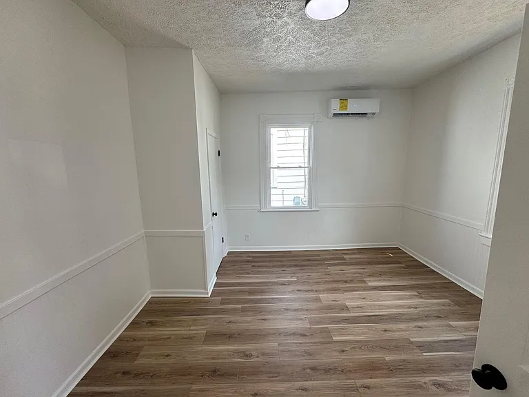 345 Flint St — Photo 4