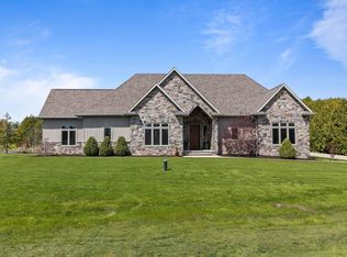 N3281 Feather Ridge Dr, Appleton, WI 54913