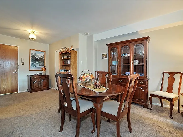 320 Fort Duquesne Blvd #8M — Photo 3