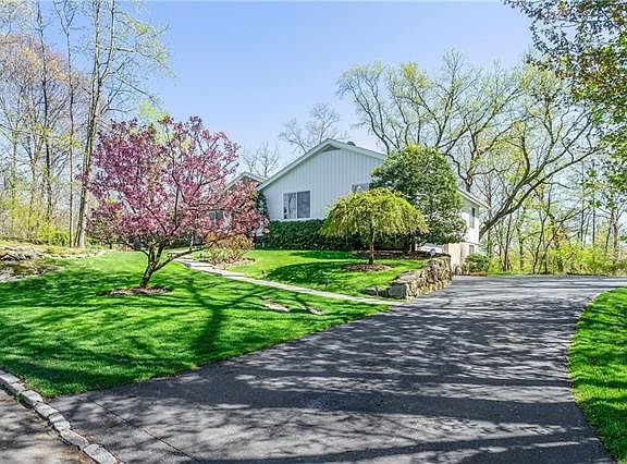 2nd image of 38 Rolling Hills Ln