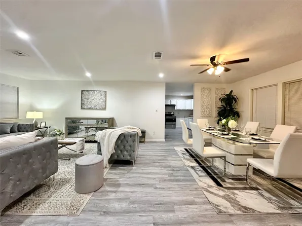 5346 Windswept Ln, Houston, TX 77056