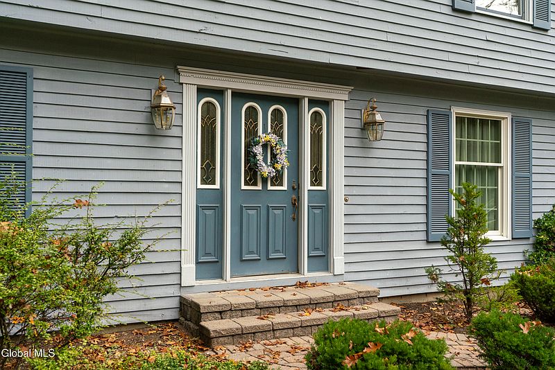 3rd image of 28 Wedgewood Drive