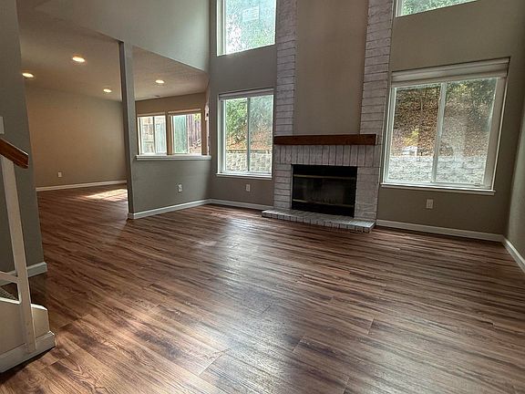 5th image of 446 Lighthouse Dr