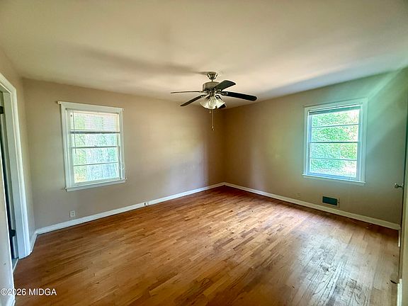 4th image of 219 New St