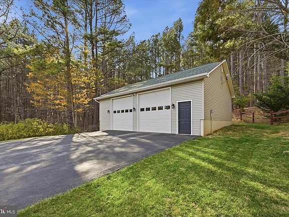 3rd image of 470 Red Hille Way