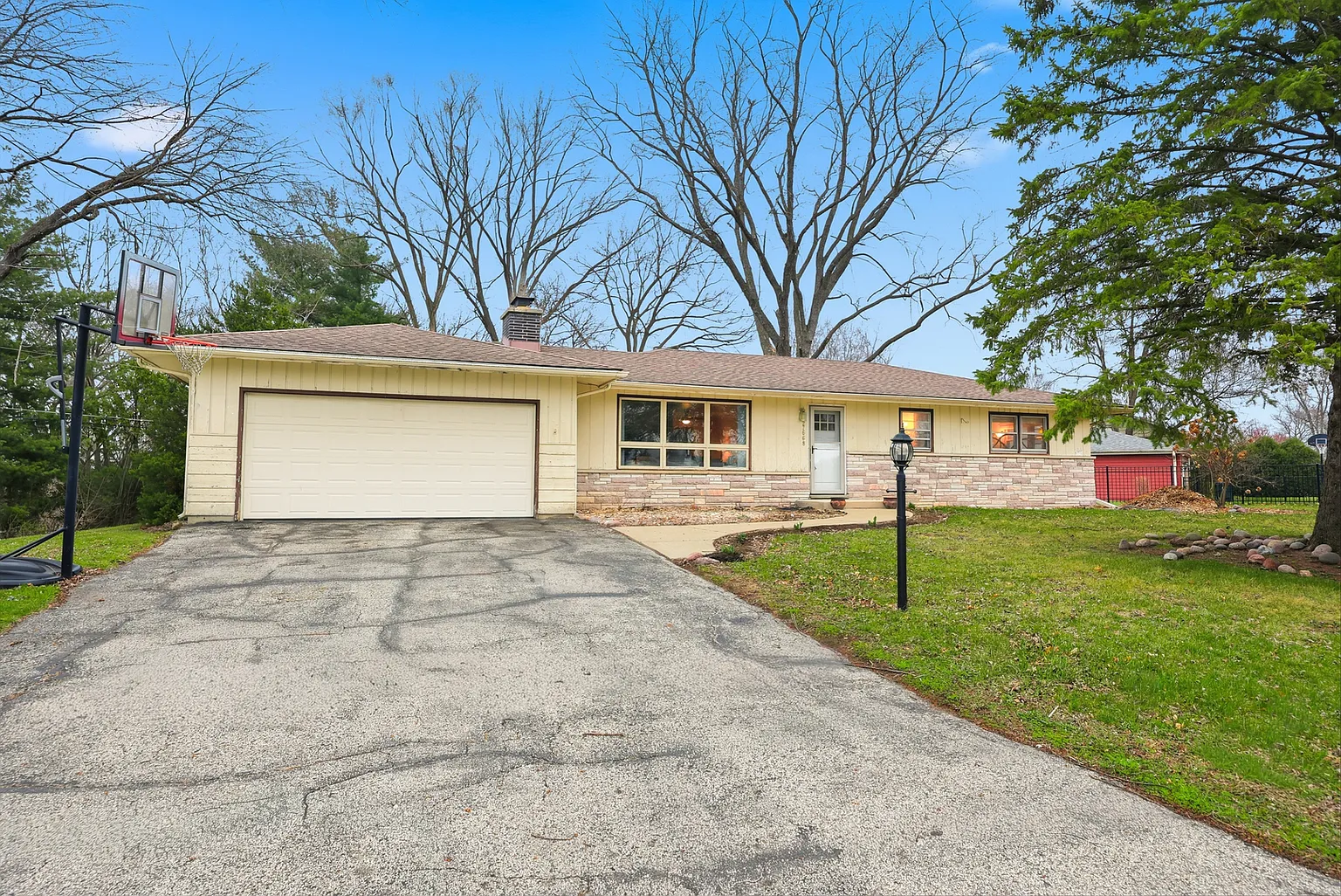 27668 W Luana Ln photo 1