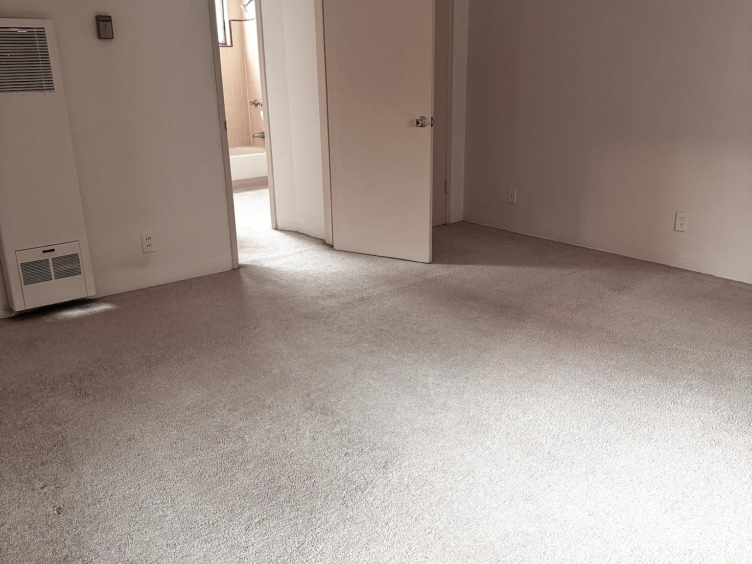 1242 Barry Ave — Photo 4