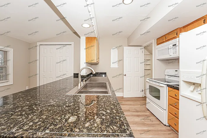 1585 Sheffield Rd — Photo 7