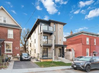 90 Elm St #3, Ottawa, ON K1R 6N3