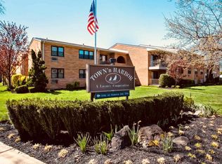 59 Hampton Place #20D, Freeport, NY 11520