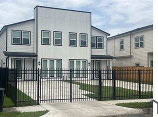 5027 Willow Glen Dr, Houston, TX 77033