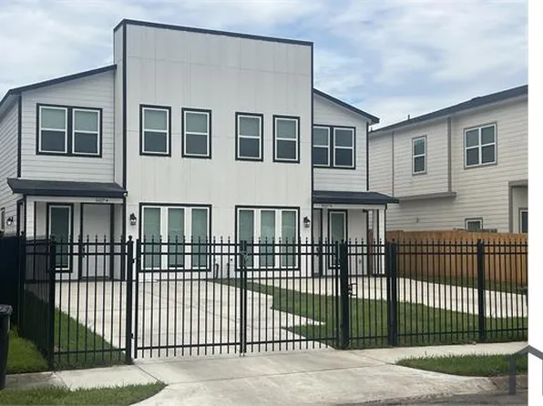 5027 Willow Glen Dr, Houston, TX 77033