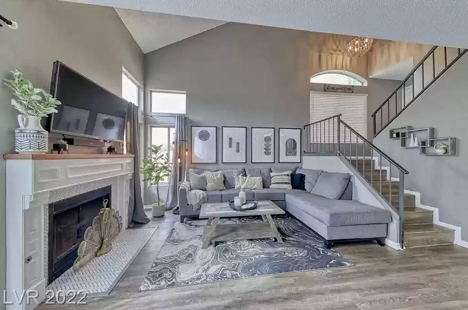 1st image of 533 Meadbury Dr