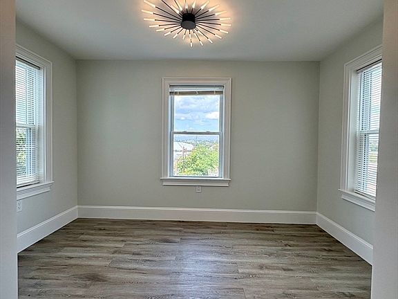 4th image of 54 Falcon St #54