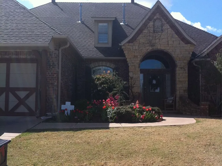 130 Viewmont Dr — Photo 2
