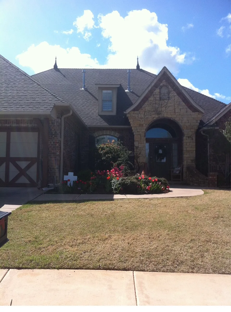 Building Photo - 130 Viewmont Dr