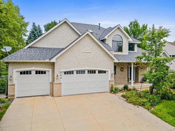 8441 W Lake Dr, Chanhassen, MN 55317