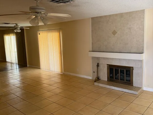 6747 Flora Dr, Las Vegas, NV 89103