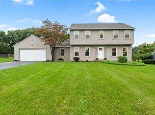 23 Stonington Dr, Pittsford, NY 14534