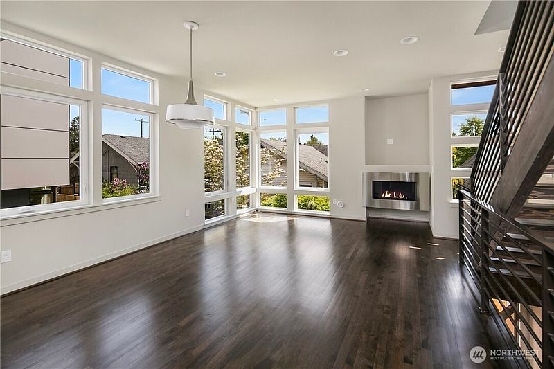 4th image of 6211 9th Avenue NE #A